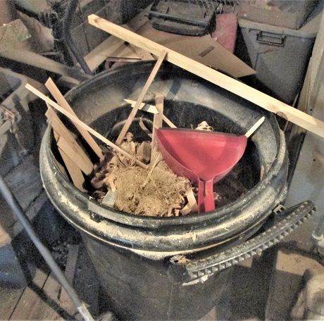 2127980149_trashcanaboutfull.JPG.584a7ab2c605a3226a12b7cf93a471d0.JPG