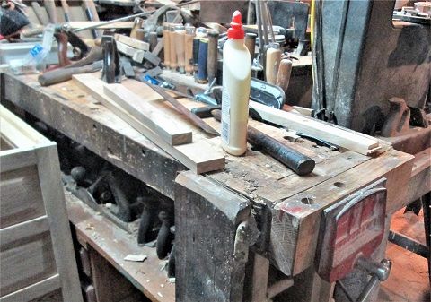 783713059_Kneewellframes...messybenchtop.JPG.3d6faafdbc715d2a3dce5659b6229d8f.JPG