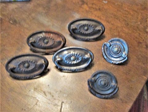 815860798_Computerdeskdrawershandles.JPG.2b9276933f4fbf292527088d9d60c72f.JPG