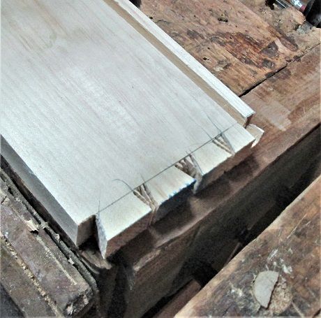 995655329_ComputerDeskdrawersbandsawcuts.JPG.989a2839f27a21ed977459ff3acbb8b9.JPG