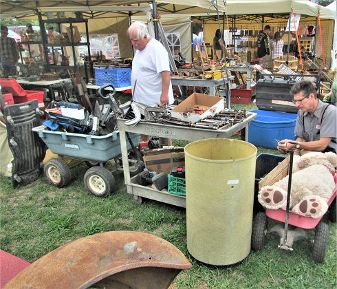 1669180715_TractorFest2019firsttent.JPG.dc542711ca0ae7f60c4eb444850a43e0.JPG
