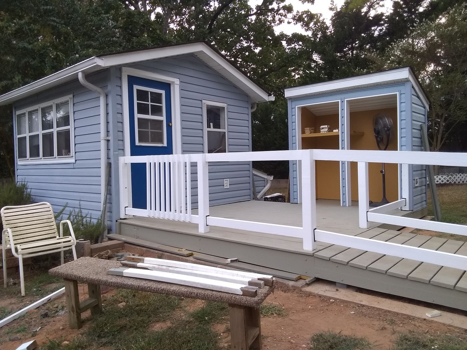 2116409507_deckrailspaint(4).jpg.e896f9a9d1f21c76a5ec0a3a5c9d06e2.jpg