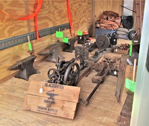 2139213976_TractorFest2019Blacksmithtools1.JPG.22465a5a56ba3f3a04f6261d6e45efee.JPG