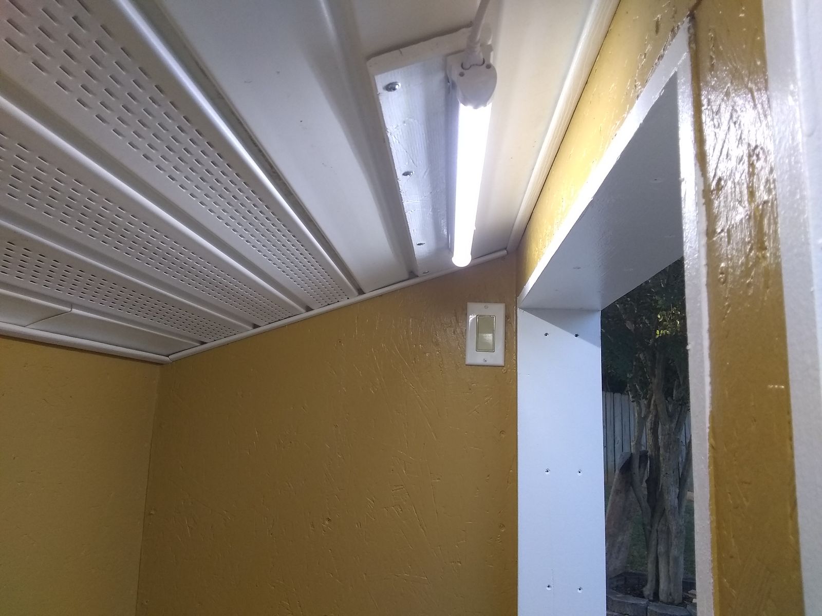 2142616588_insidepaintandshelf(2).jpg.84aaefce111ea12741ec91f69d2cbcaa.jpg