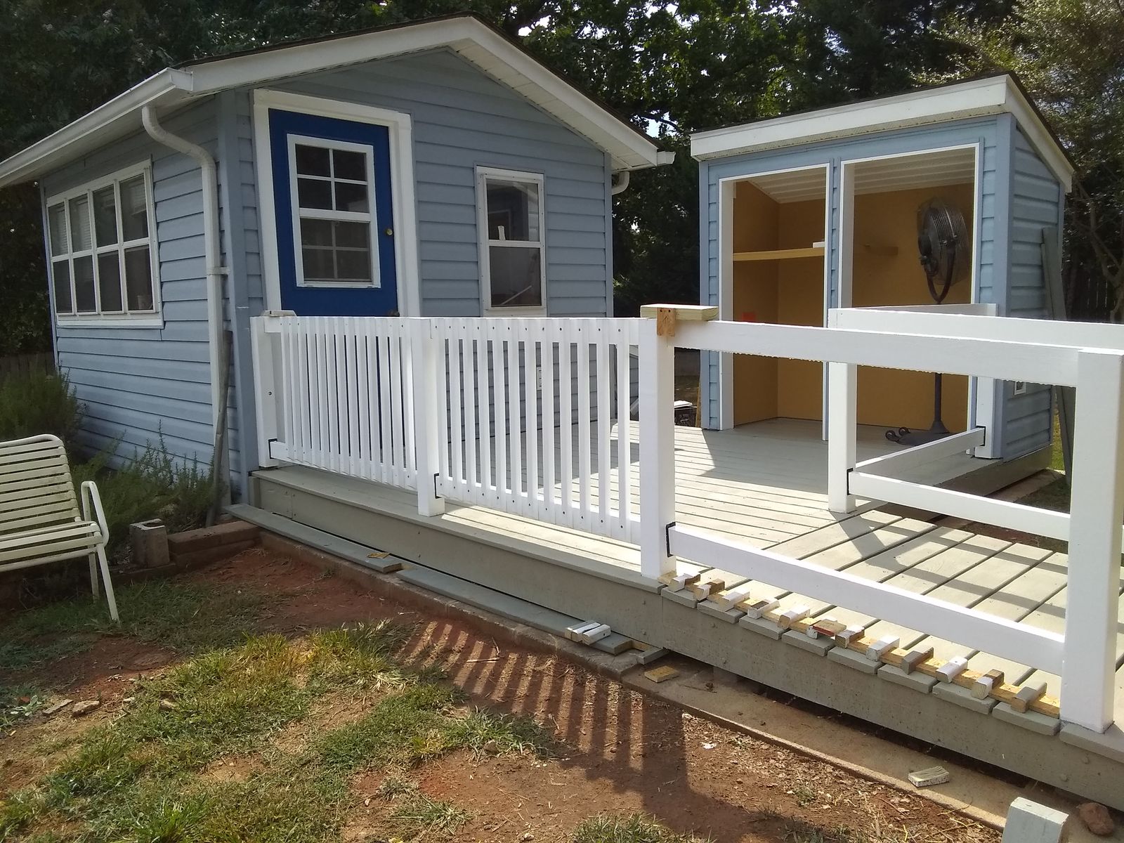 824140916_deckrailspaintday2(1).jpg.d579529d316ccb4d35fa5b58f9af3f90.jpg