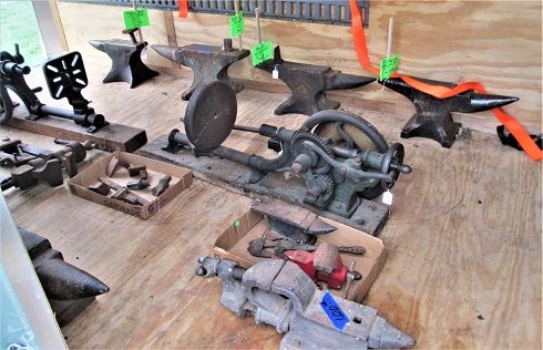 847057144_TractorFest2019Blacksmithtools2.JPG.c02f647589428a12adebc19bad30b5f0.JPG