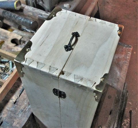409456026_Poplarbox2handled.JPG.a23f3afed3c9164b03e3ce4126d707cf.JPG