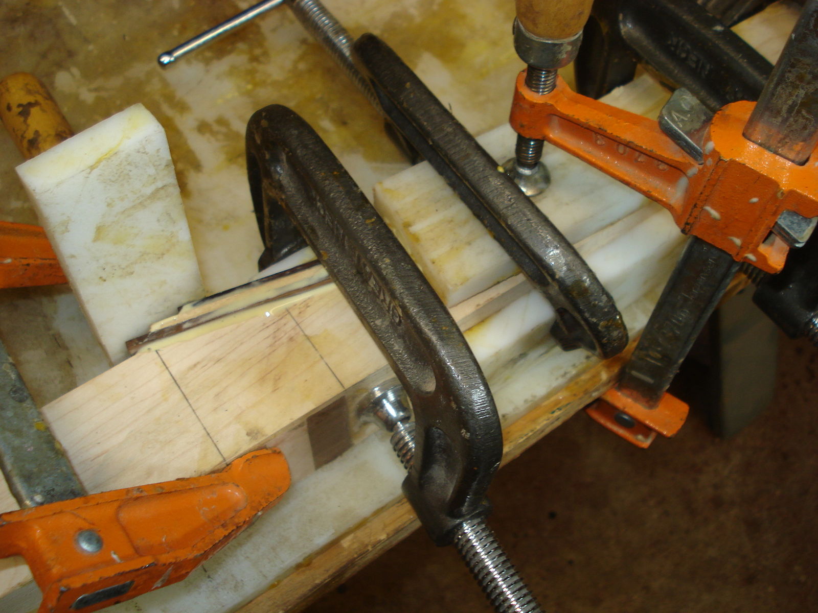 801964887_SecondInsertsInClamps.JPG.37658ab5f6db1b6342958e8e76ce2050.JPG