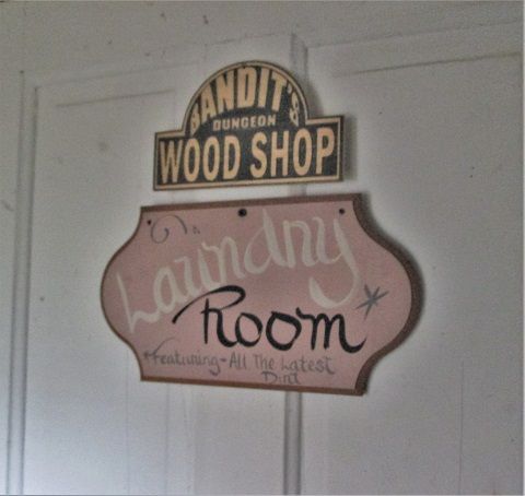97285186_DVDDoorBuildshopsigns.JPG.4a124ef96726ed99d93637d537439c42.JPG