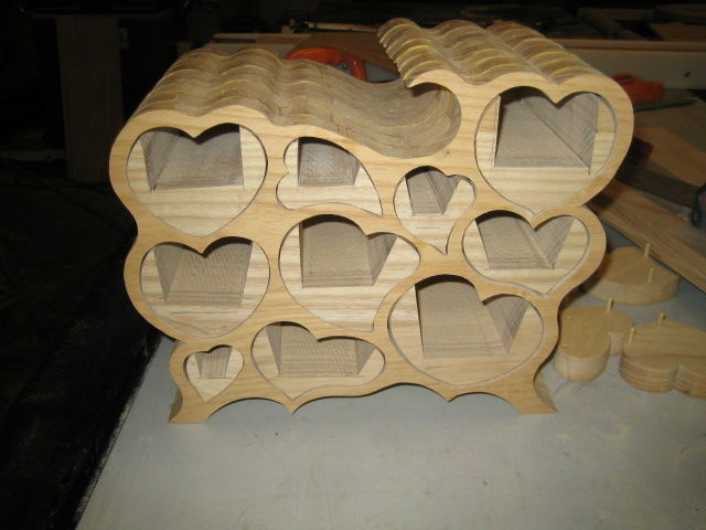 2133966525_justfinishedcuttingthedrawercavitys.jpg.968fdb06710c03590495beca35f64d22.jpg