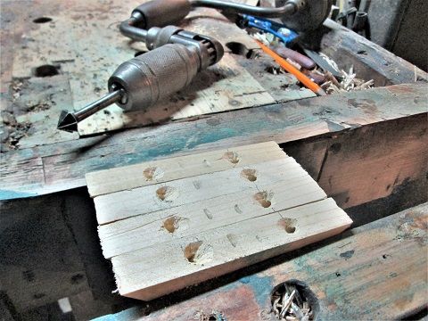 760946700_ShakerTableProjectcountersinks.JPG.853ca5c6c7491d1fac4ea84d49482e10.JPG