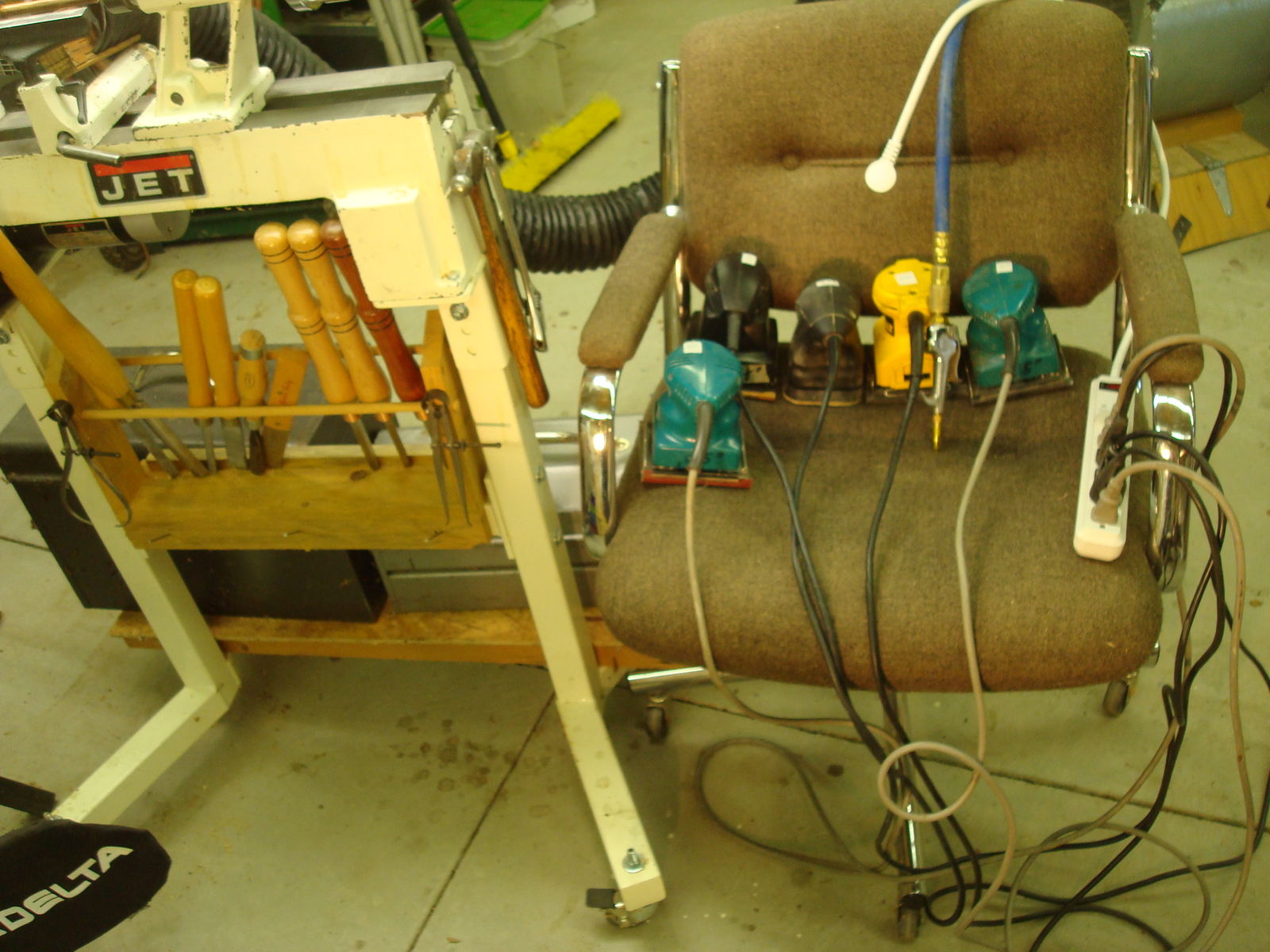 elect plug sparks when it is plugged in