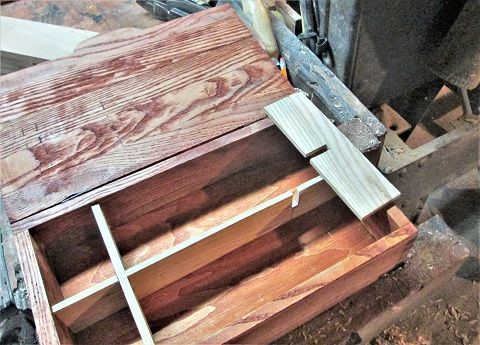 1183534102_AshBoxProjectdividerbuild.JPG.1975513193229f20564df9938ce768d0.JPG