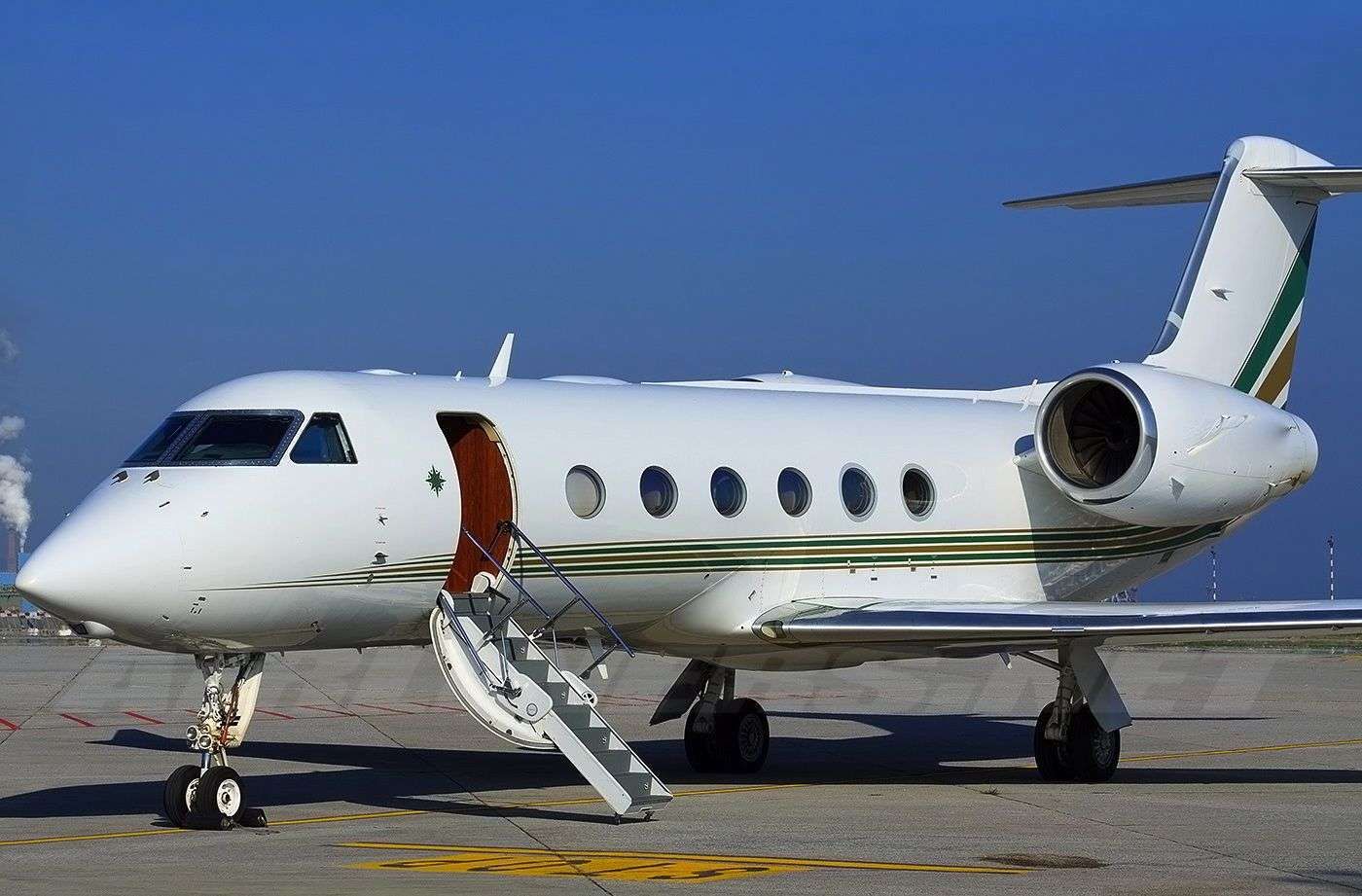 1347210452_TPWGulfstream.jpg.61e1559793e9c1bae4bdd9057818d584.jpg