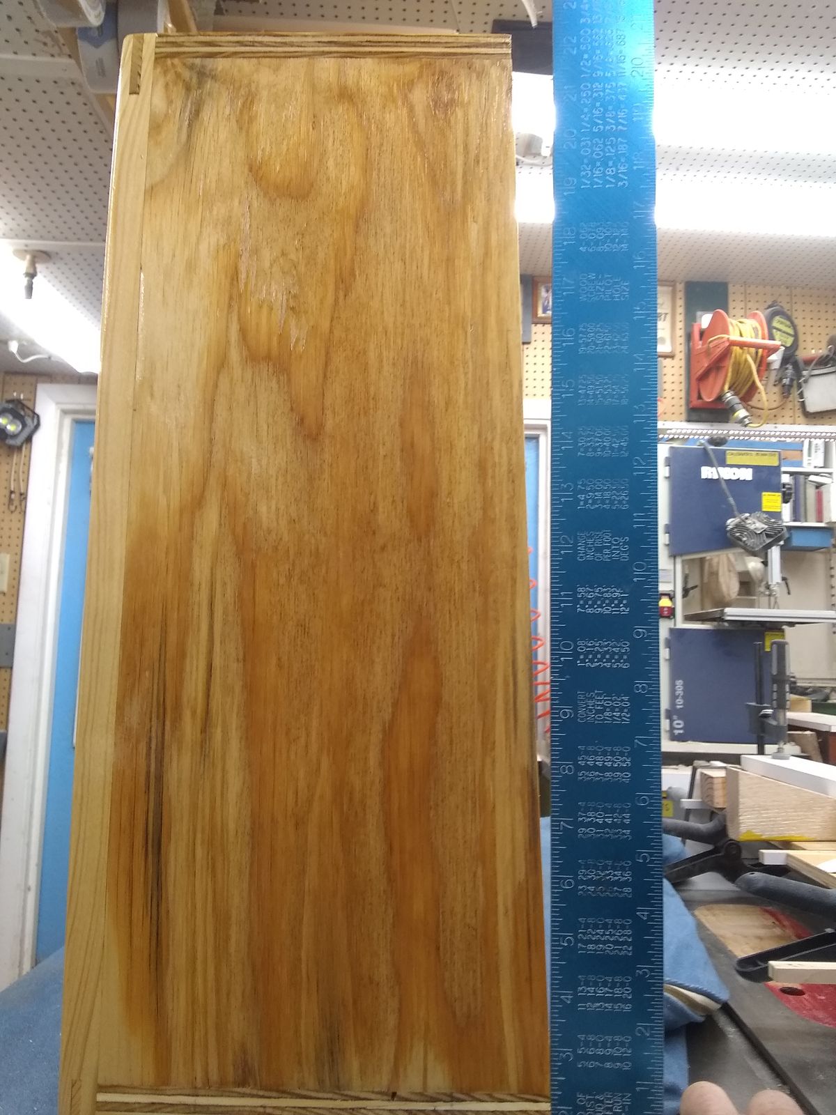 1535398124_angledcabinet.jpg.9f8dcb4f2e1012358127629fc712ee2f.jpg