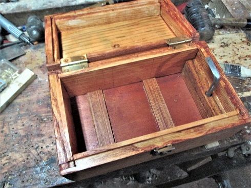 1542764338_RouterBoxProjectPostinsidestained.JPG.c3eae1aefe094b059c8b49a276901af0.JPG