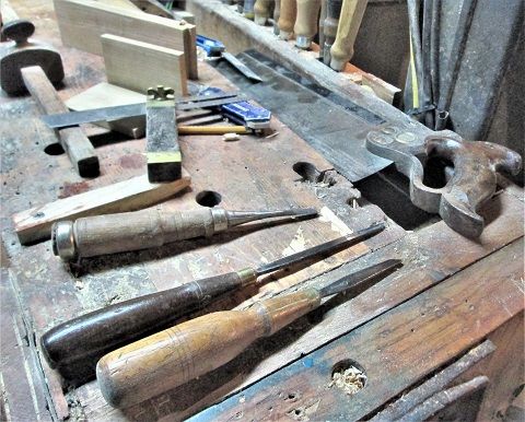 175667286_AshBoxProject2dovetailchisels.JPG.f5e798b8ba40093298445575b5b49764.JPG