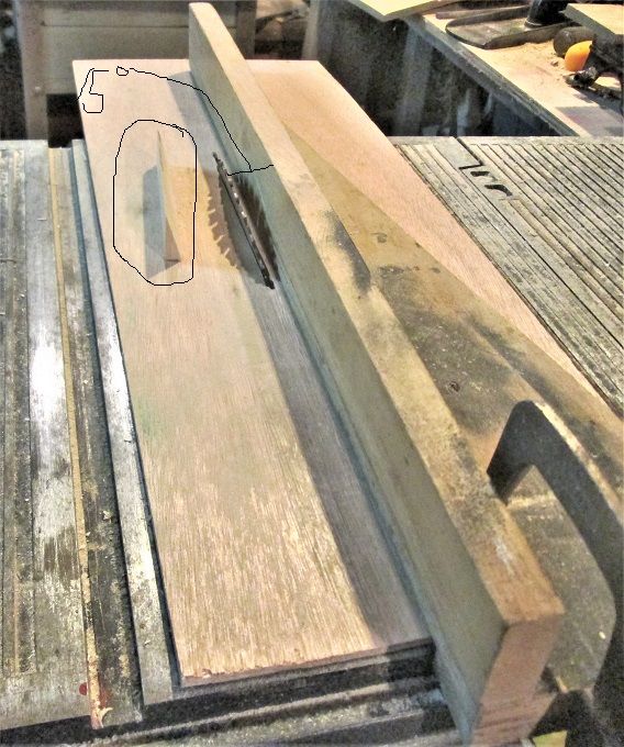 1845265284_RouterPlaneProjectpanelraiserjig.JPG.43d955b391b7d3932a31a0844d7c2975.JPG