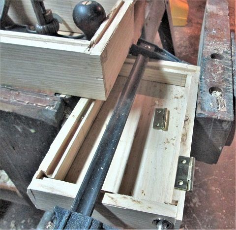 2100886342_RouterPlaneProjecthinges.JPG.791d960b7020190fadadc9a4d36a4964.JPG
