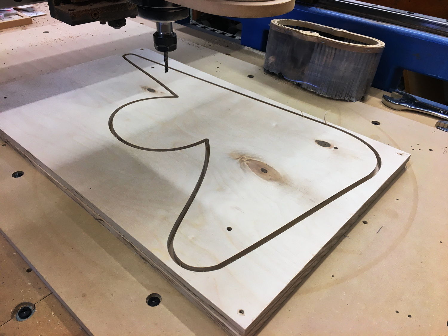 401358533_005-CuttinglogoonCNC.JPG.48a3b8a3b2d52694b93efb226625f23c.JPG