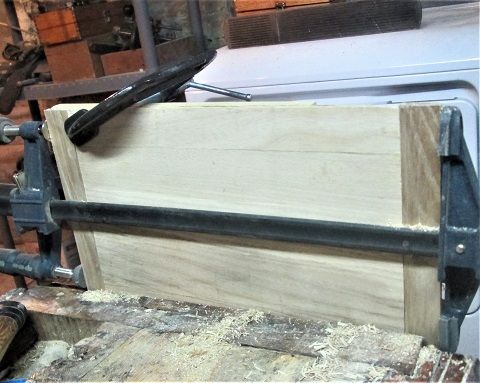 1081369554_2drawerchestBreadboardsgluedup.JPG.23bb602b5db55046050cf79066195c84.JPG