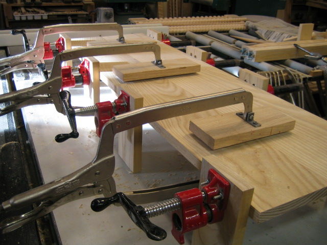 1236024694_lotsofgoodwaystodothis.Thisbeingofftheworktableforclampsismyway.jpg.40cbfe22ecd3e7d0fb0362a0b4cd5e62.jpg
