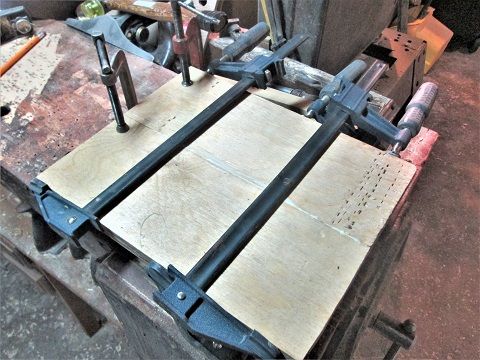 18051092_2drawerchestbasegluedup.JPG.e7d3fea0c49c9b5b88bee04a89f93555.JPG