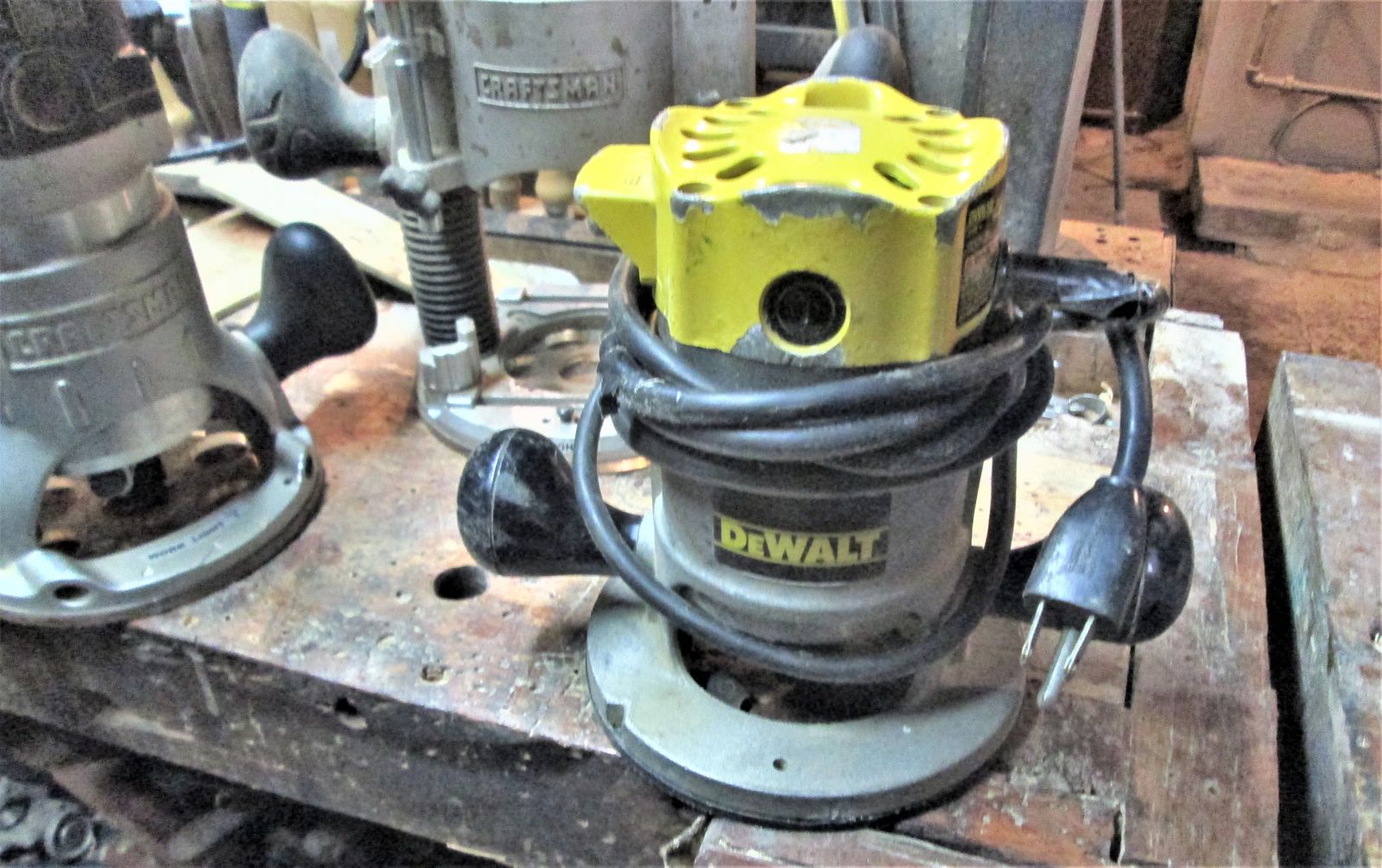 2071238770_CraftsmanRouterDeWalt.JPG.3b085c1b5a092a78b4d05b80c8805fc4.JPG