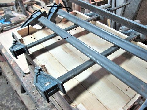 661085253_2drawerchestmoldingdetailsend.JPG.125abfce859c4d1cbb033daecb633de3.JPG
