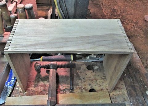 829767911_2drawerchest2ndcornerdryfit.JPG.373bf3b486a1eb0876208ba4d51ca44c.JPG