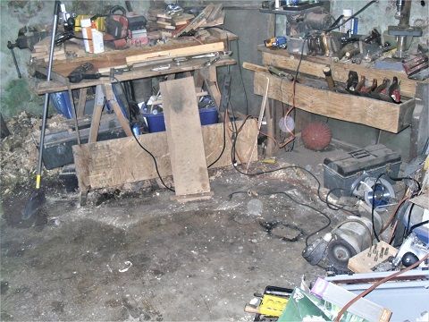 1183163223_DungeonShopbenchbuildstartup.JPG.afe7b6699f5020062f048157b44fd396.JPG