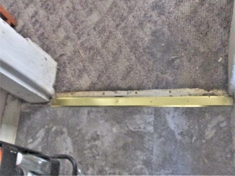 462150029_Kitchenfloorprojectbrassstrip.JPG.41c13d8cc83dc3d0803367da4746433e.JPG