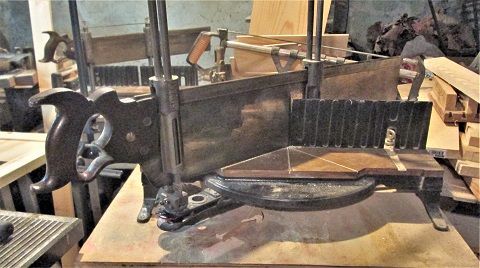 1453706227_SawTilProjectMitresaw1.JPG.1a14db52b32db716ab52e1f9cb0dd318.JPG