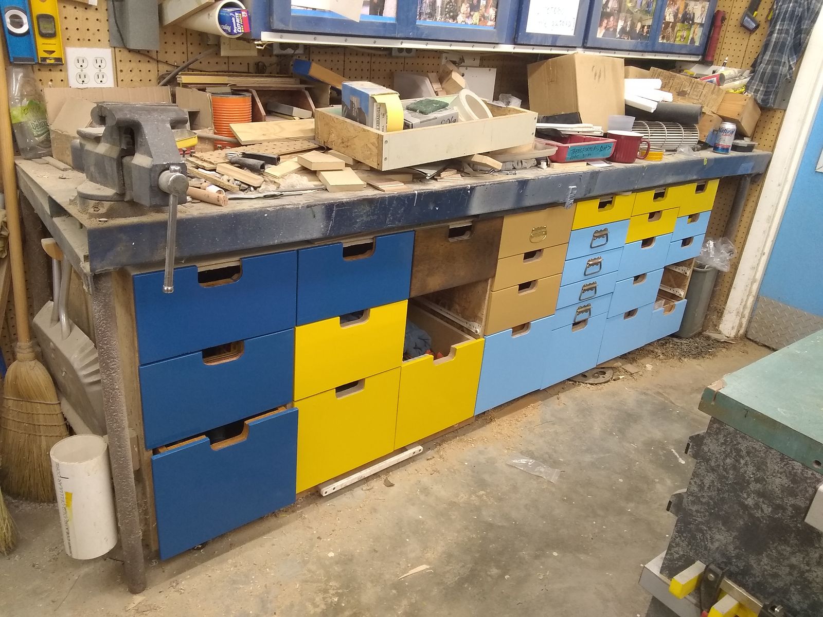 650383534_Legocabinet.jpg.9eb7e59e14ed4d4f75cc3dc00121d2a9.jpg