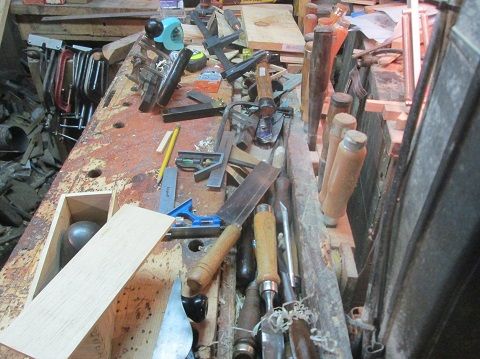 120938907_DovetailedPlaneBoxmessybench.JPG.201e6acc837b265a0bb98421fd5dafd1.JPG