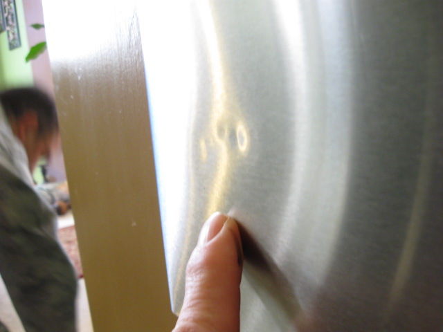 1226007555_Copy(2)ofrefrigeratordentsfront.JPG.c326a1f5b88648ebdd9421a39e9db284.JPG