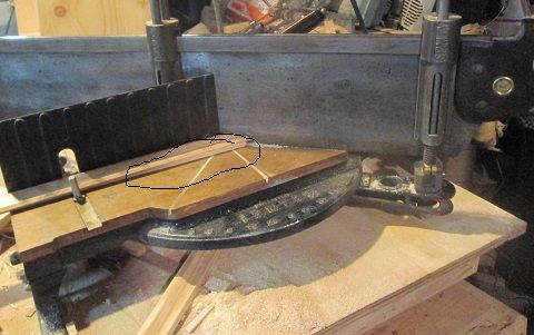 1972246860_SawTilDoorMitercutting.JPG.3895b15c495db2bd57ac3bd2addc26c5.JPG