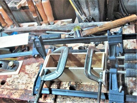 369860033_DovetailedPlaneBoxenoughclampsmaybe.JPG.d85f849a4b03b45d0b8e9599c9e52ea7.JPG