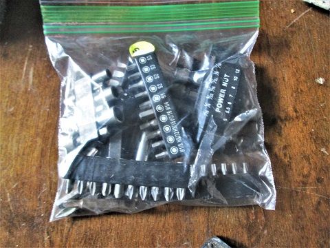 487837644_!stYardSale1baggie.JPG.8137e0de8c697165c0739991cde6c6fb.JPG