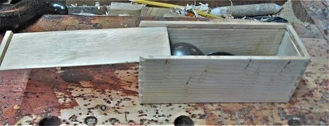 529619580_DovetailedPlaneBoxlidopened.JPG.aae49cd6bf57ab36803cbc898c32d73c.JPG
