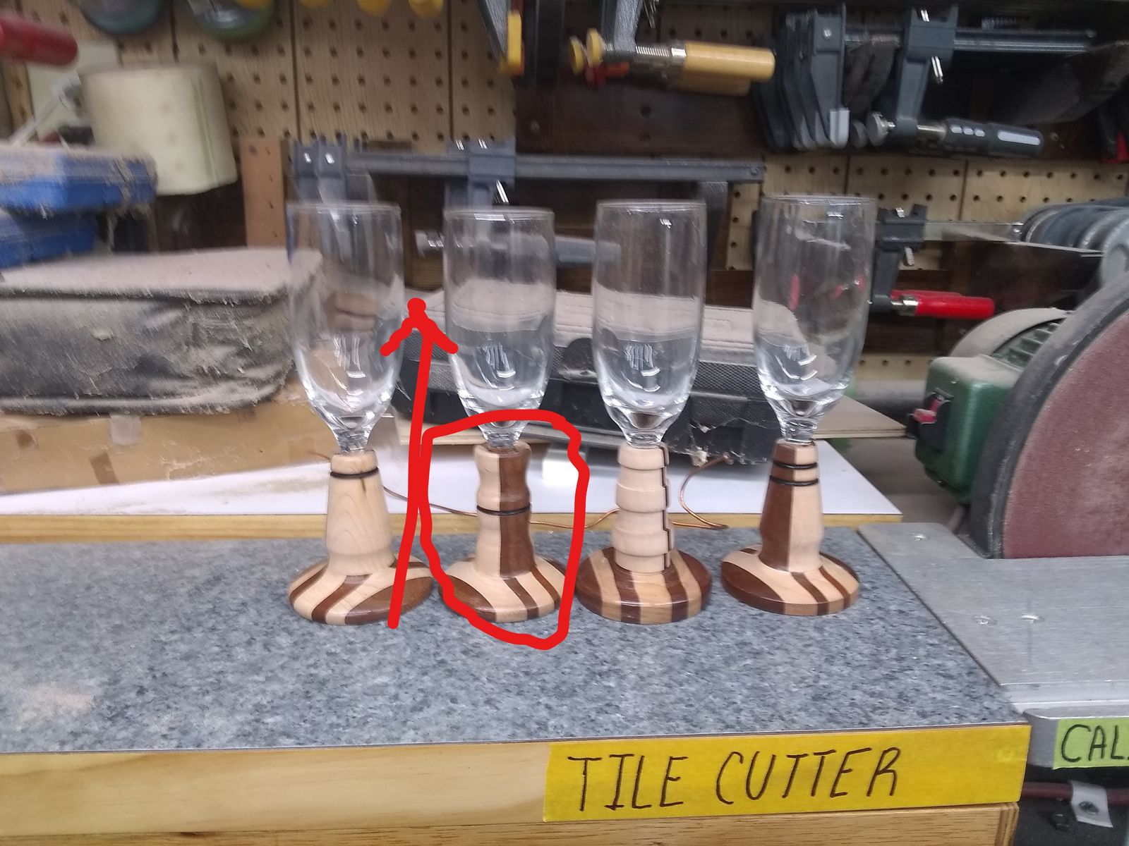 1808274410_Champagneglasses_LI.jpg.736d0cf48a0a757c3ce6e98408a5e382.jpg