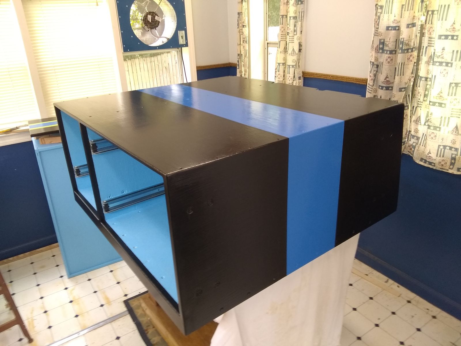 1266839664_paintfinishoncabinet.jpg.d4ceb53720ad55d8128c9ed590e4fed6.jpg