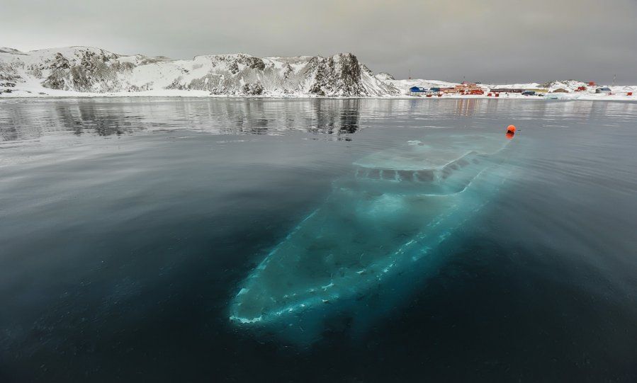 underwater-yacht.jpg.0195db57997686e95d9949b46b7c1d28.jpg