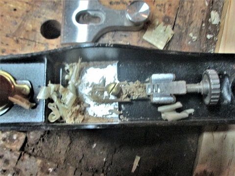 1553606922_ShowTellNo.62undertheblade.JPG.edf8aa7e1e8872197cd3958b745038f4.JPG