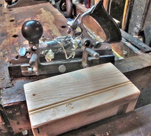 1176795792_DovetailClassbuildabox1stbead.JPG.d6039adaeb00092e84204928952bea26.JPG