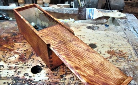 1246358566_DovetailedPlaneBoxlidstained.JPG.44e5f22b434806d9276347f19ebf5788.JPG