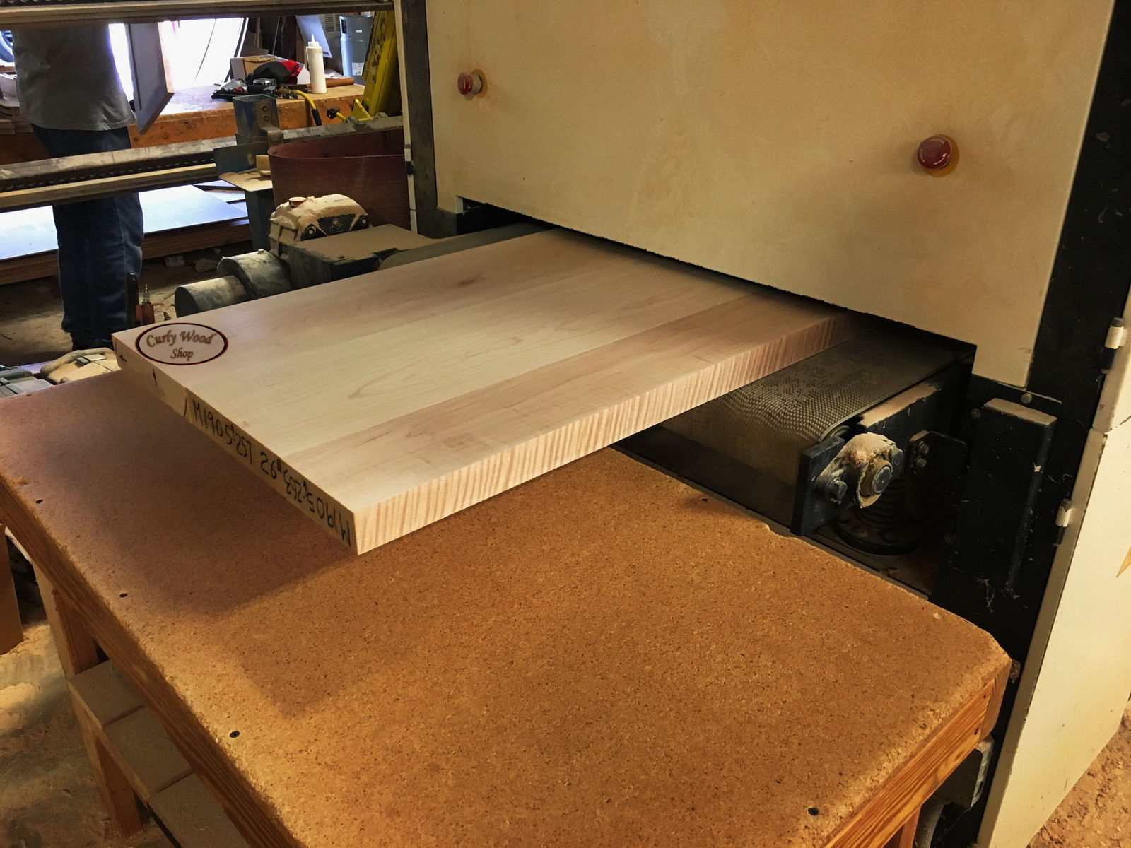2052256037_020-CurlyMapleshelfbeingsanded.JPG.9fa2f87da121572a6ea97f4bc47d3d59.JPG