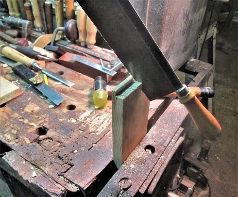 2091102898_DovetailClassday4handsaw.JPG.738786e93ea5b9597a2899b707becd96.JPG