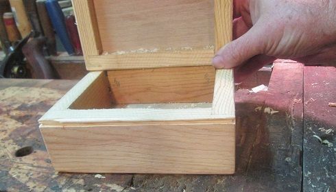 675085221_DovetailClassbuildaboxbandsawcut.JPG.0a9c3b35fd57d28d70ec97dc7e92ea69.JPG