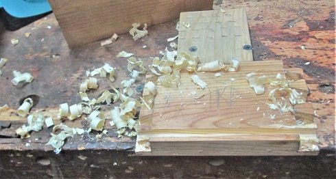 896715392_DovetailClassmakingshavings.JPG.3fda4c6c321cf3000f59465f4e13b909.JPG